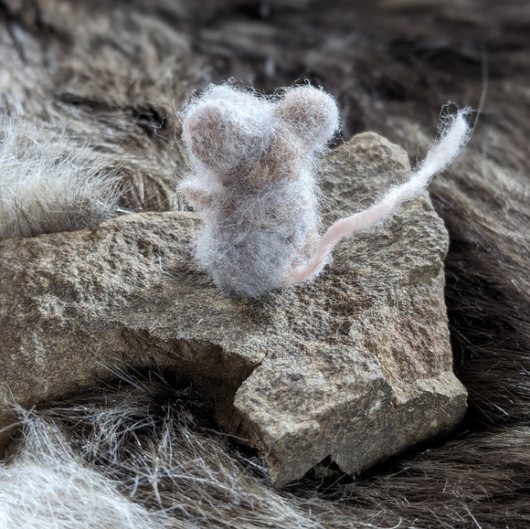 Life-size Mouse Soft Sculpture Handmade - Picture 8 of 8